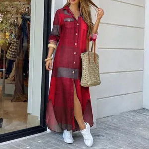 Langes kariertes Hemdblusenkleid mit langen Ärmeln, Knopfleiste und Schlitz für Damen.