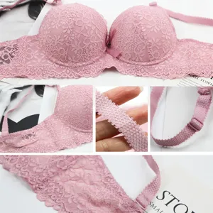 Rosa spitze push-up bh und unterwäsche set mit zarten blumenmustern und verstellbaren trägern.