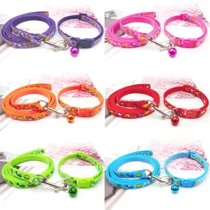 Set guinzaglio e collare per animali con simpatici stampi di zampe e pesci, regolabile.