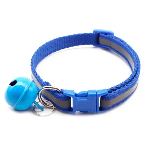 Collier pour animal bleu avec bande réfléchissante et clochette, sangle chat nylon largeur 1cm.