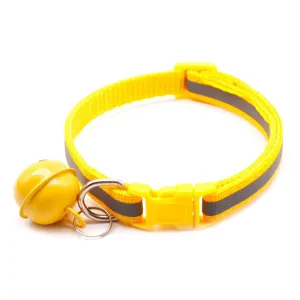 Collier pour animal réfléchissant avec cloche jaune et boucle en plastique pour chat et chien.