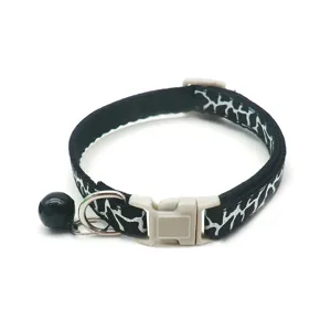 Detailed close-up of a 1cm pet collar featuring a stylish black and white cracked pattern with bell.