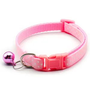 Niedliches rosa Pünktchen Katzenhalsband mit Glocke, sicherem Plastikverschluss für Haustiere.