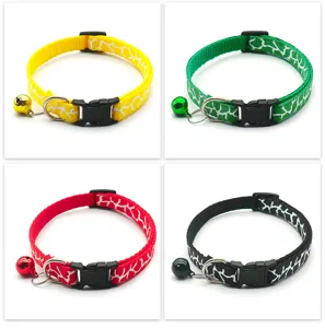 Verstellbares Nylon Katzenhalsband mit süßer Glocke und weißem Rissmuster, farbig.