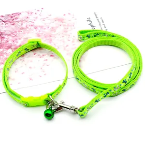 Set collare e guinzaglio per animali con stampa osso verde e campanello per cani gatti.