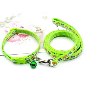 Grünes Haustier Halsband und Leine Set niedlicher Hund Katze Spaziergurt mit Glocke und Schnalle