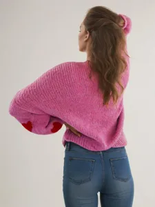 Roze gebreide trui met hartborduurwerk voor dames, gezellige casual herfsttop.
