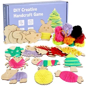Jeu d'artisanat DIY avec fil colore et formes d'animaux en bois mignonnes pour les enfants.