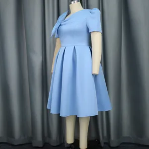 Hellblaues Plus Size Kurzarm Schleife A-Linie formelles Kleid elegante Damen Midikleid.