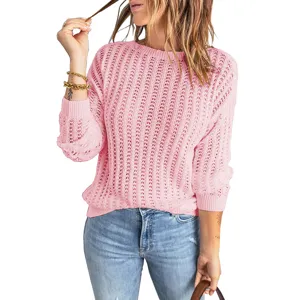 Maglione lavorato a maglia cava da donna con scollo rotondo e maniche lunghe rosa.