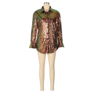 Detailansicht einer Damen Pailletten Langarm Revers Hemdjacke auf einer Schaufensterpuppe.