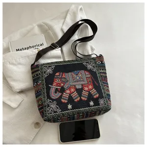 Ethischer Segeltuch bestickte Umhängetasche mit Vintage Elefantenmuster für den Alltag.