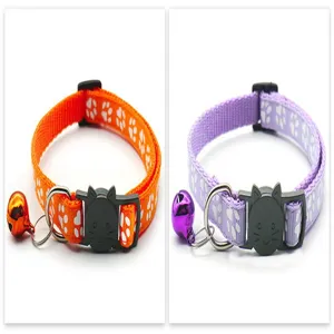 Schattige nylon huisdier kat hond halsband met pootafdruk en bel voor kleine dieren.