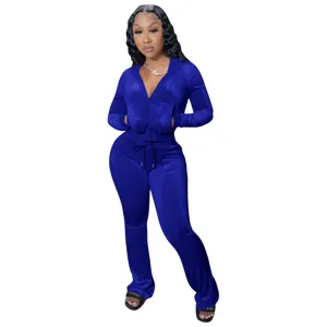 Ensemble survêtement en velours bleu roi pour femme sweat à capuche crop top et pantalon.