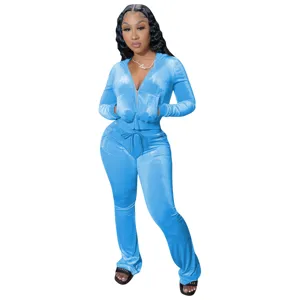 Ensemble de survêtement élégant pour femme en velours uni avec veste à capuche zippée et pantalon.