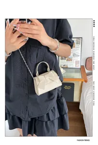 Minimalist bow design crossbody bag for women, retro PU leather shoulder handbag with chain.