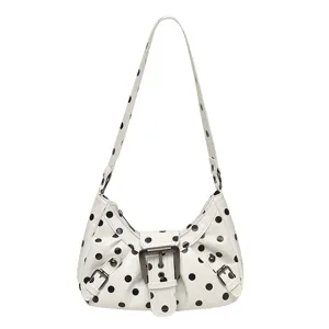 Bolso de hombro blanco de PU con lunares y hebilla para mujer vista principal casual