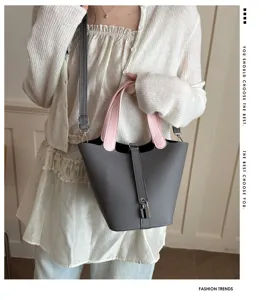 Sac seau rétro motif litchi avec poignées roses, sac à main minimaliste à verrou pour femmes.