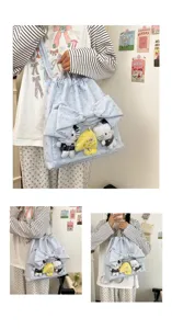 Zaino con coulisse blu chiaro con grande fiocco e tasca trasparente per peluche carini.