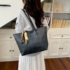 Stylish large capacity women shoulder bag luxury casual tote bag for daily fashion wear