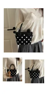 Sac seau noir à pois avec poignées nouées et charmant pendentif ours pour femmes.