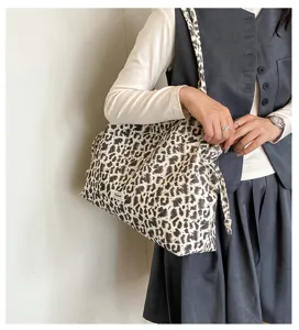 Korean style casual leopard print pleated shoulder tote bag for women, perfect for daily commute.