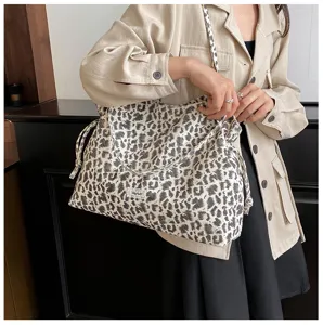 Fashionable Korean style leopard print shoulder tote bag casual canvas commute handbag for women.