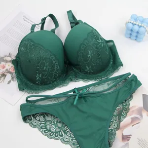 Grünes elegantes großes sexy Spitzen-BH und Tanga Unterwäsche-Set, leicht atmungsaktive Lingerie.