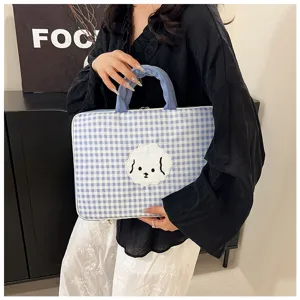 Custodia per laptop a quadri blu e bianco con simpatico cerotto per cani, borsa leggera da 14 pollici.
