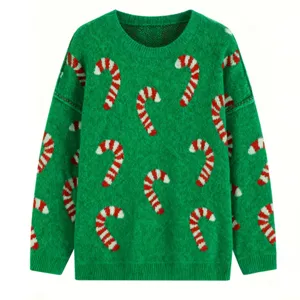 Close-up van kerst zuurstok gebreide trui detail, groene lange mouw pullover topje.