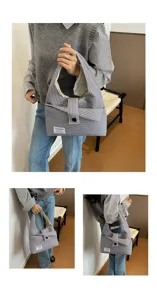 Casual plaid hobo bag for women, stylish large capacity tote handbag with retro grid design.