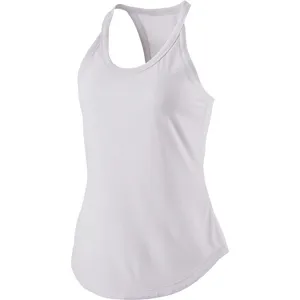 Detailansicht des leichten Damen Sporttops mit atmungsaktivem Racerback und weichem Stoff.
