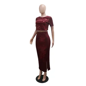 Σet δύο τεμαχίων crop top με πούλιες και maxi φούστα με σχισμή μπορντό γυναικείο