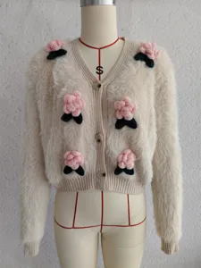 Flauschige Strickjacke mit 3D rosa Blumen, elegante süße kurze Pullover Mantel für Damen Herbst.