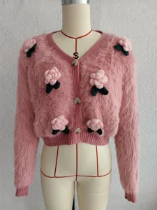 Rosa fluffige Strickjacke mit 3D Blumen, süßer kurzer V-Ausschnitt Pullover für Damen.