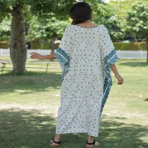 Robe longue de plage ample à col V, kaftan décontracté avec imprimé bleu élégant.