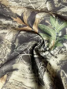 Détail de tissu camouflage imprimé de mode rétro pour pantalon évasé chic et beau