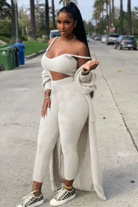 Conjunto de 3 piezas mullido para mujer crop top cárdigan pantalones chándal de felpa.