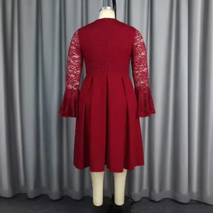 Robe grande taille en dentelle à manches cloche, élégante robe rouge de soirée.