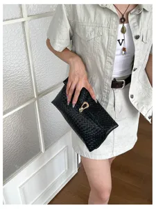 Vrouwen mode zwart geweven leer clutch tas casual trendy stijlvolle handtas voor zomer 2026