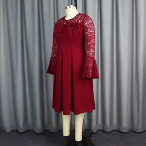 Robe midi en dentelle grande taille avec nœud manches trompeuses et col rond vue principale