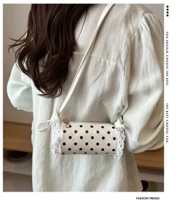 Borsa a tracolla cilindrica a pois in stile coreano con elegante bordo in pizzo chic.