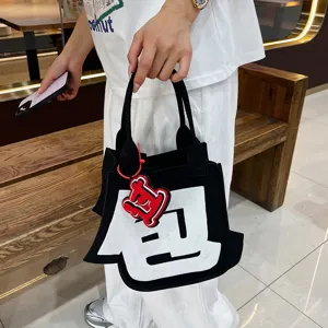 Creative felt tote bag with Chinese character design, lightweight fashion handbag for women.