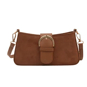 Elegante borsa a tracolla marrone in camoscio da donna, borsa retrò con fibbia metallica.