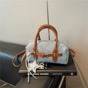Bolso Boston de mezclilla con asas de cuero marrón, elegante bolso cruzado detalle
