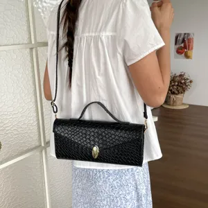 Elegante schwarze gewebte Damen Umhängetasche mit Griff und Riemen modische Handtasche Alltag.