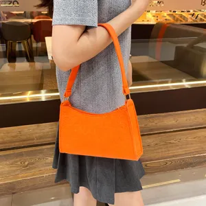 Oranger Krokodil-Muster Schultertasche unter den Armen für Damen, stylische Trend Handtasche.