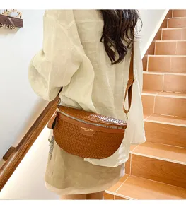 Sac bandoulière en cuir tissé pour femme, sac casual tendance pour les détails du quotidien.