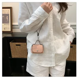 Mini roze crossbody tas stijlvolle kleine vierkante tas chique mode accessoire detail