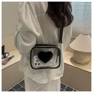 Sac bandoulière transparent en PVC avec détail cœur noir, sac style coréen pour l'été.